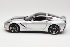 Chevrolet Corvette C7 Silver Maisto 1:18 38132 Diecast — photo 4 of 8