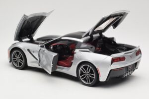 Chevrolet Corvette C7 Silver Maisto 1:18 38132 Diecast — photo 5 of 8