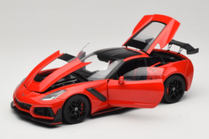 Chevrolet Corvette C7 ZR1 Torch Red IXO 1:18 18RDC243-FO Diecast — photo 2 of 8