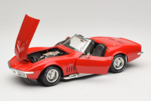 Chevrolet Corvette C3 Convertible Red Revell 1:18 8833-P1 Diecast — photo 2 of 8