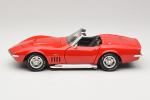 Chevrolet Corvette C3 Convertible Red Revell 1:18 8833-P1 Diecast — photo 4 of 8