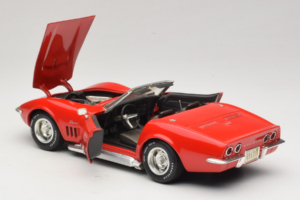 Chevrolet Corvette C3 Convertible Red Revell 1:18 8833-P1 Diecast — photo 5 of 8