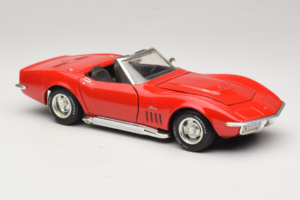 Chevrolet Corvette C3 Convertible Red Revell 1:18 8833-P1 Diecast — photo 6 of 8