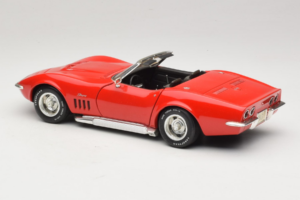 Chevrolet Corvette C3 Convertible Red Revell 1:18 8833-P1 Diecast — photo 7 of 8