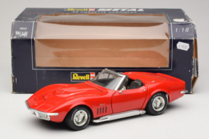 Chevrolet Corvette C3 Convertible Red Revell 1:18 8833-P1 Diecast — photo 8 of 8