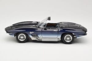 Chevrolet Corvette Mako Shark Dark Blue UT Models 1:18 21061 Diecast — photo 4 of 8