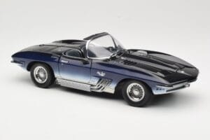 Chevrolet Corvette Mako Shark Dark Blue UT Models 1:18 21061 Diecast — photo 6 of 8