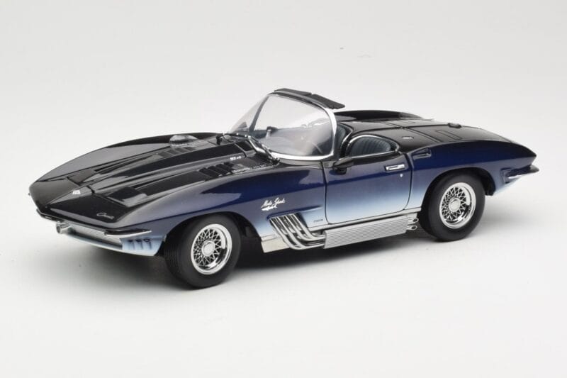 Chevrolet Corvette Mako Shark Dark Blue UT Models 1:18 21061 Diecast