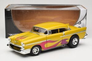 Chevrolet Custom Yellow with Flame Hot Wheels 1:18 21356 Diecast — photo 8 of 8