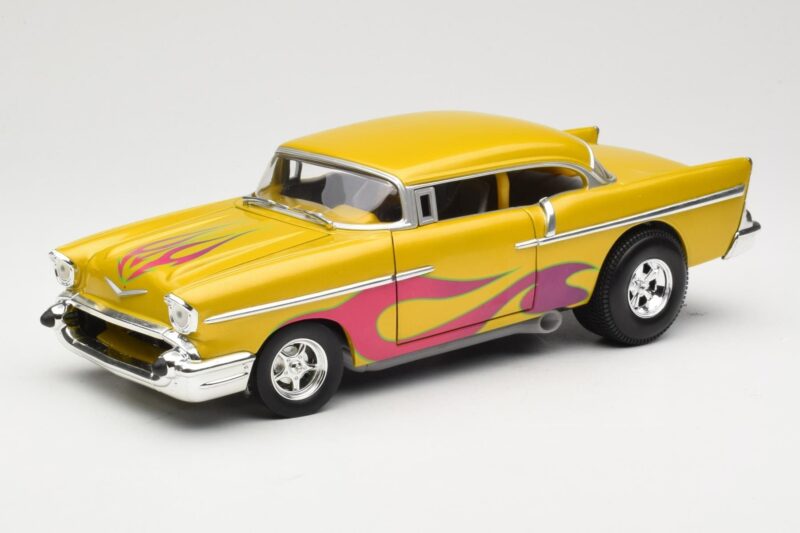Chevrolet Custom Yellow with Flame Hot Wheels 1:18 21356 Diecast