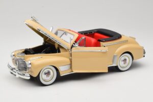 Chevrolet Deluxe Convertible Beige Eagle Collectibles 1:18 3022518 Diecast — photo 2 of 8