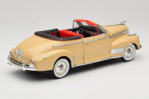 Chevrolet Deluxe Convertible Beige Eagle Collectibles 1:18 3022518 Diecast — photo 3 of 8