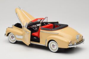 Chevrolet Deluxe Convertible Beige Eagle Collectibles 1:18 3022518 Diecast — photo 5 of 8