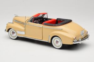 Chevrolet Deluxe Convertible Beige Eagle Collectibles 1:18 3022518 Diecast — photo 7 of 8