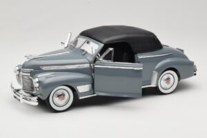 Chevrolet Deluxe Convertible With Soft Top Grey Eagles Race 1:18 7497276 Diecast — photo 2 of 8