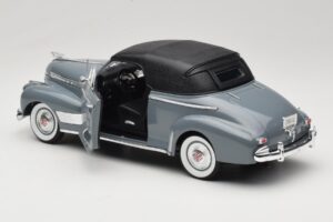 Chevrolet Deluxe Convertible With Soft Top Grey Eagles Race 1:18 7497276 Diecast — photo 5 of 8