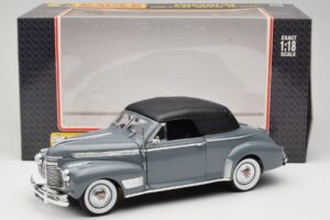 Chevrolet Deluxe Convertible With Soft Top Grey Eagles Race 1:18 7497276 Diecast — photo 8 of 8