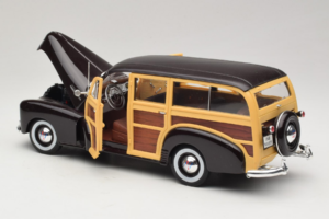 Chevrolet Fleetmaster Woody Black Maisto 1:18 56043 Diecast — photo 5 of 8