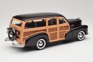 Chevrolet Fleetmaster Woody Black & Wood Panels Maisto 1:18 43697545B Diecast — photo 3 of 8