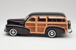 Chevrolet Fleetmaster Woody Black & Wood Panels Maisto 1:18 43697545B Diecast — photo 4 of 8