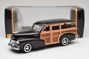 Chevrolet Fleetmaster Woody Black & Wood Panels Maisto 1:18 43697545B Diecast — photo 8 of 8