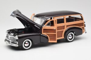Chevrolet Fleetmaster Woody Brown Maisto 1:18 36854 Diecast — photo 2 of 8