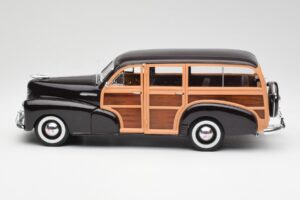 Chevrolet Fleetmaster Woody Brown Maisto 1:18 36854 Diecast — photo 4 of 8