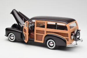 Chevrolet Fleetmaster Woody Brown Maisto 1:18 36854 Diecast — photo 5 of 8