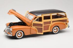 Chevrolet Fleetmaster Woody Gold Maisto 1:18 56042 Diecast — photo 2 of 8