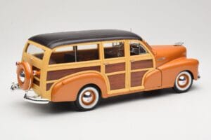 Chevrolet Fleetmaster Woody Gold Maisto 1:18 56042 Diecast — photo 3 of 8