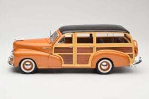 Chevrolet Fleetmaster Woody Gold Maisto 1:18 56042 Diecast — photo 4 of 8