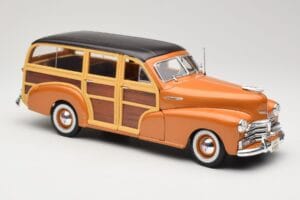 Chevrolet Fleetmaster Woody Gold Maisto 1:18 56042 Diecast — photo 6 of 8