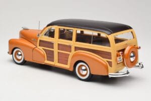 Chevrolet Fleetmaster Woody Gold Maisto 1:18 56042 Diecast — photo 7 of 8