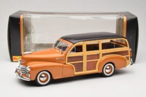 Chevrolet Fleetmaster Woody Gold Maisto 1:18 56042 Diecast — photo 8 of 8