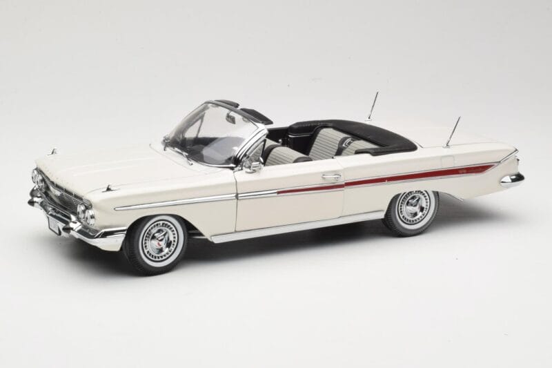 Chevrolet Impala Convertible White Sun Star 1:18 3405 Diecast