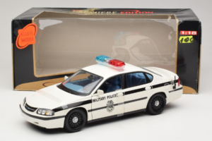 Chevrolet Impala Military Police Maisto 1:18 36611 Diecast — photo 6 of 6