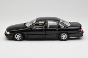 Chevrolet Impala SS Black UT Models 1:18 21031 Diecast — photo 4 of 8