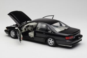 Chevrolet Impala SS Black UT Models 1:18 21031 Diecast — photo 5 of 8