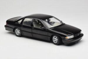 Chevrolet Impala SS Black UT Models 1:18 21031 Diecast — photo 6 of 8