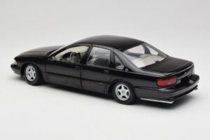 Chevrolet Impala SS Black UT Models 1:18 21031 Diecast — photo 7 of 8