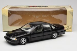 Chevrolet Impala SS Black UT Models 1:18 21031 Diecast — photo 8 of 8