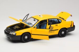Chevrolet Impala Taxi Maisto 1:18 36617 Diecast — photo 2 of 8
