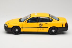 Chevrolet Impala Taxi Maisto 1:18 36617 Diecast — photo 4 of 8