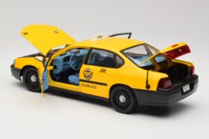 Chevrolet Impala Taxi Maisto 1:18 36617 Diecast — photo 5 of 8