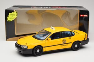 Chevrolet Impala Taxi Maisto 1:18 36617 Diecast — photo 8 of 8