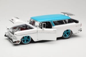 Chevrolet Nomad White Maisto 1:18 32613 Diecast — photo 2 of 8