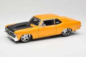 Chevrolet Nova SS Gold Maisto 1:18 31083 Diecast