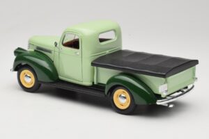 Chevrolet Pickup Green Solido 1:18 8063 Diecast — photo 7 of 8