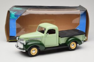 Chevrolet Pickup Green Solido 1:18 8063 Diecast — photo 8 of 8