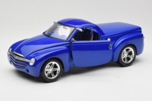 Chevrolet SSR Concept Blue Maisto 1:18 531612 Diecast — photo 2 of 8